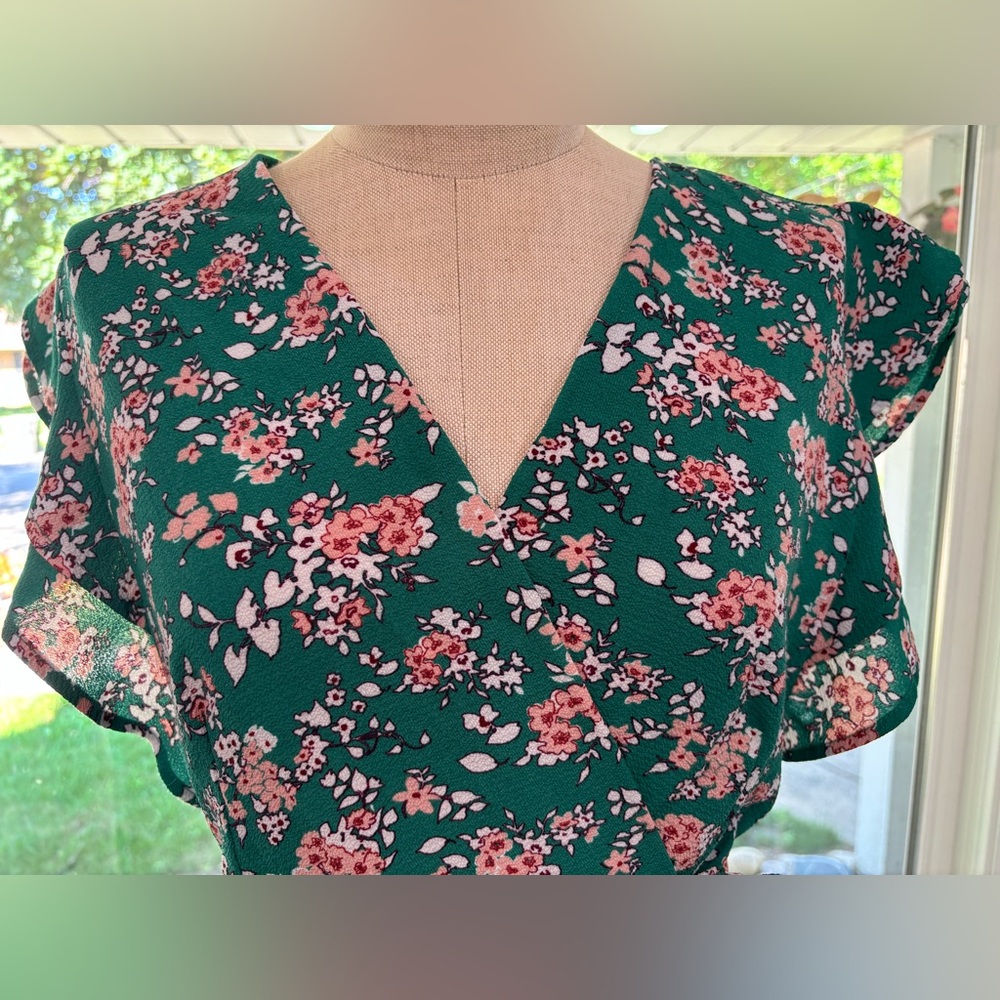 Monteau Green Floral Wrap Peplum Top – Size L - Picture 2 of 4